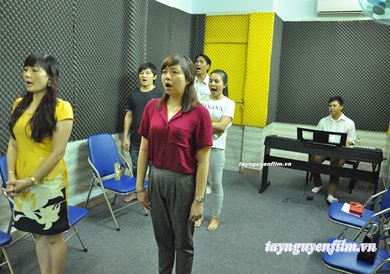 Lớp dạy hát karaoke